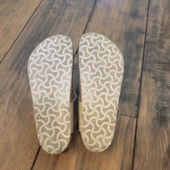 Birkenstock Gizeh Womens 36 US 5-5.5 Metallic ShimmeryGold T Strap Thong Sandals - Picture 5 of 9